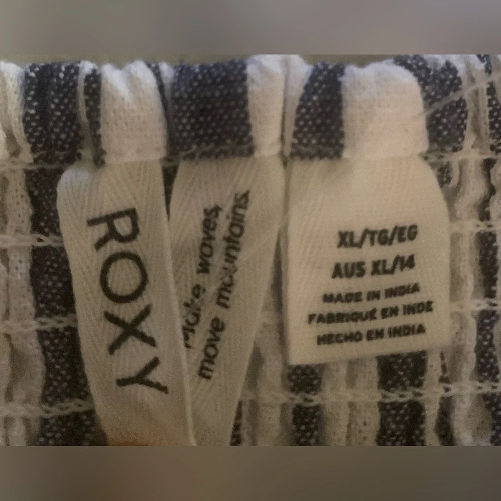 Roxy Women’s Navy and White Striped Dress, XL
85% Cotton, 15 Linen - Picture 2 of 15